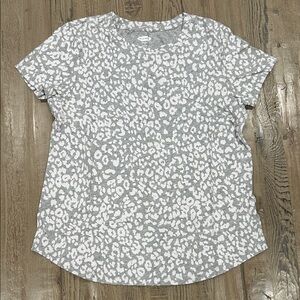 Old Navy Gray and White Leopard Print Tee